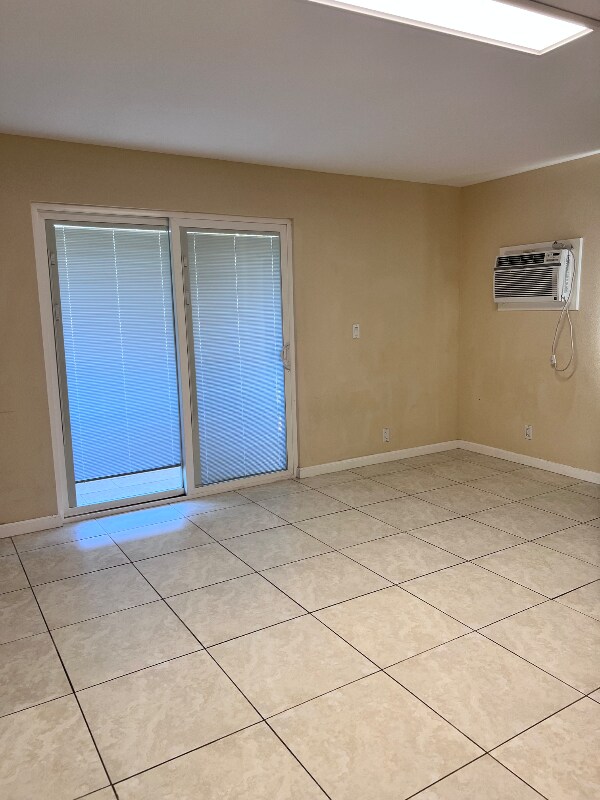 Building Photo - 4580 Kilauea Ave