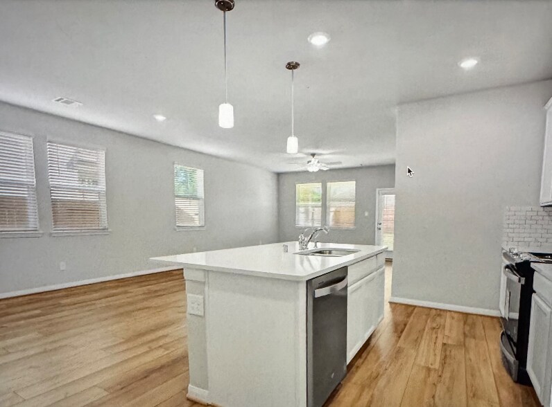 Building Photo - 18516 Amber Pine Ct
