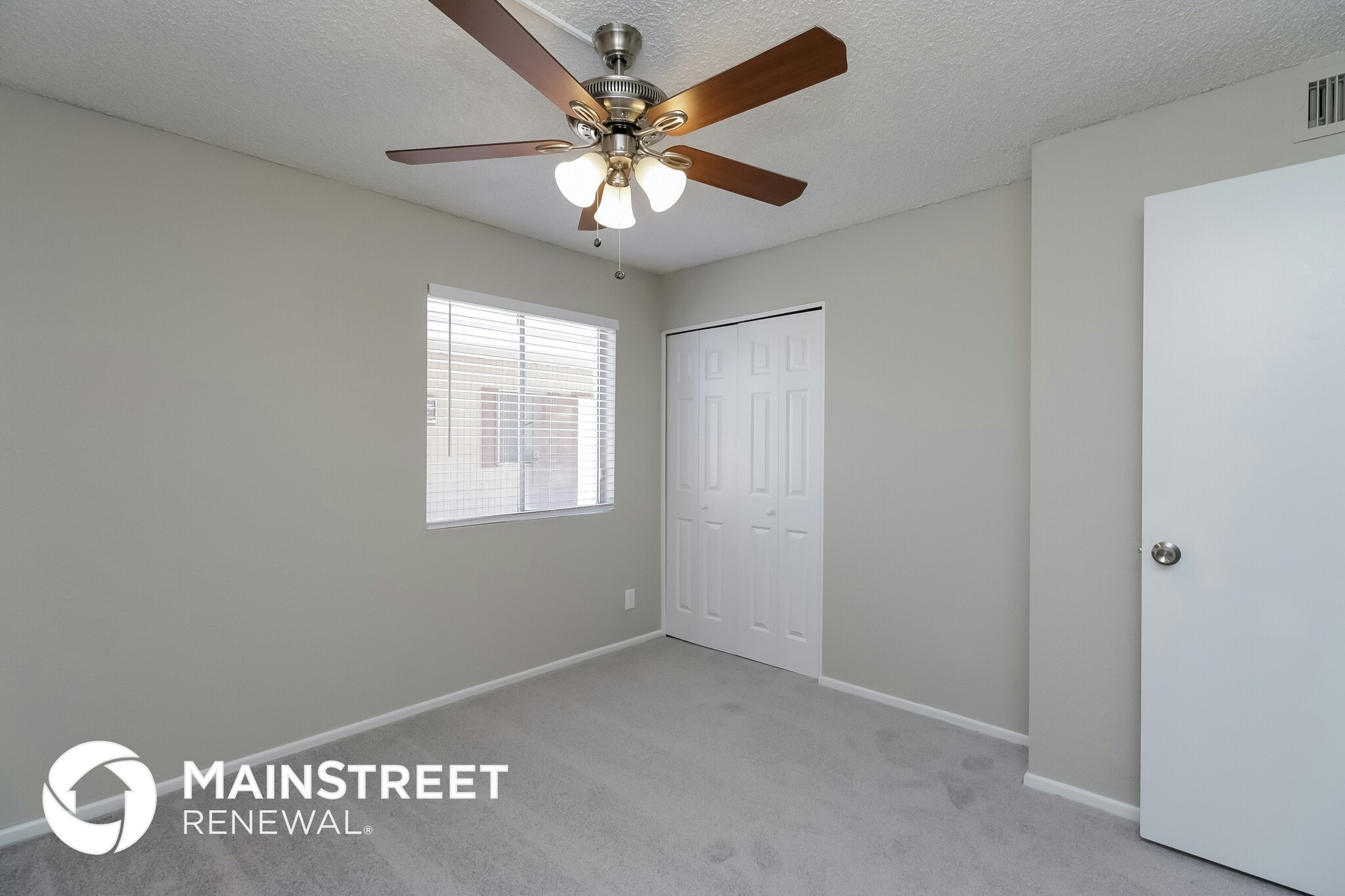 Building Photo - 2210 E Claire Dr