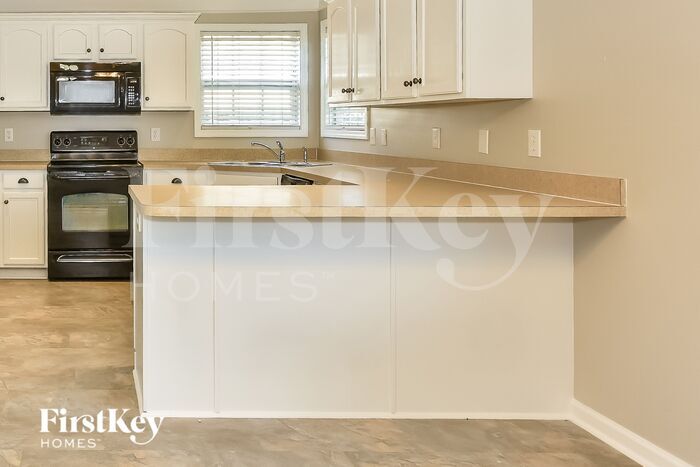 Building Photo - 1161 Castlewood Dr