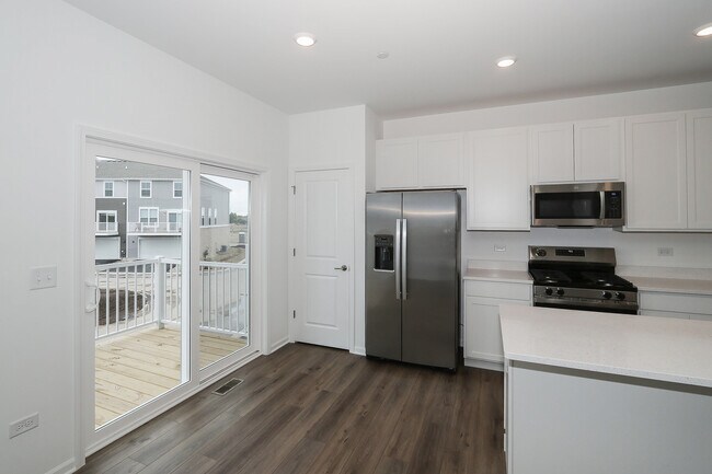 Building Photo - 2244 Stonegate Rd