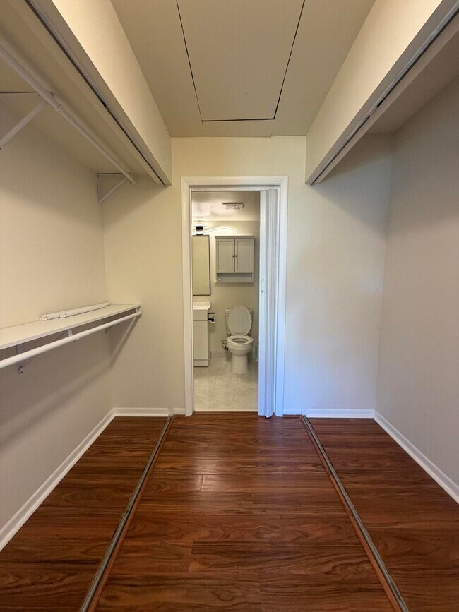 Building Photo - 1012 Green Pine Blvd