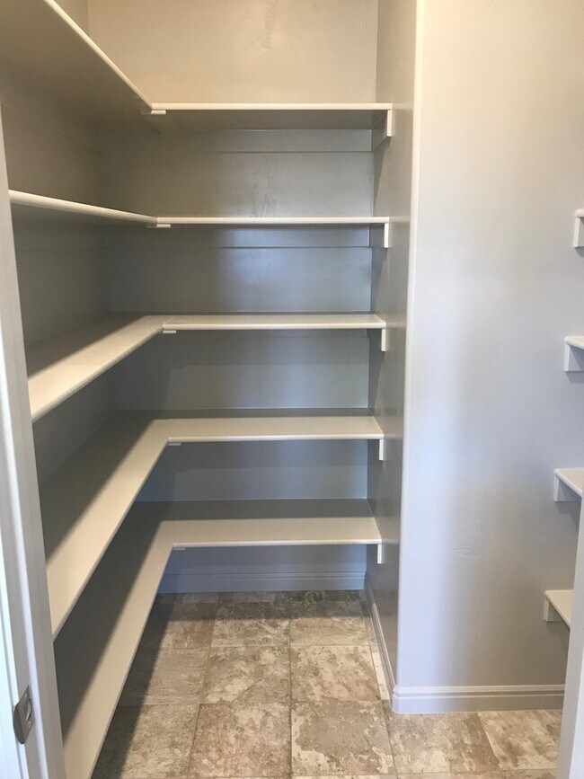 Building Photo - Beautiful Like New 4 bedroom home in Washi...