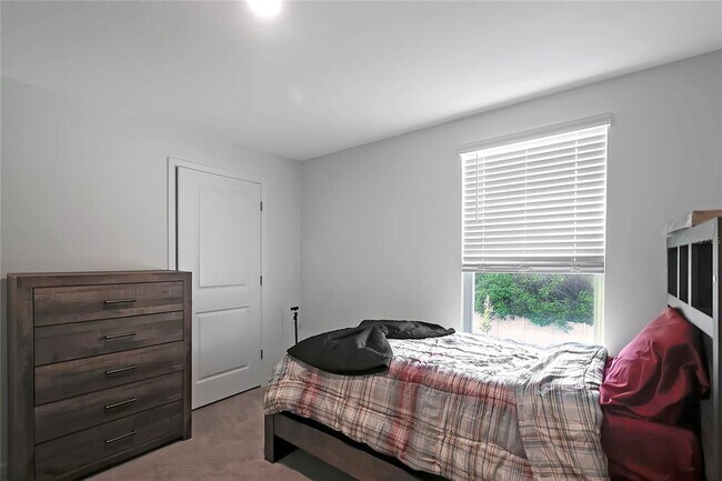 Building Photo - 7737 Rosewood Gdn Lp