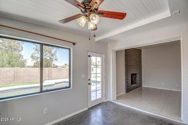 Building Photo - 1612 E Gaylon Dr