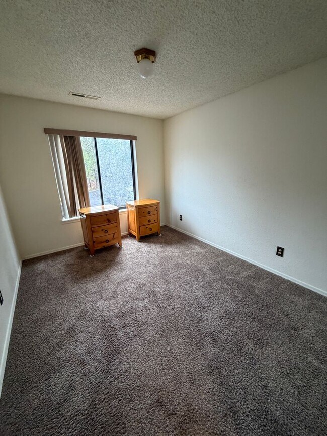 Building Photo - Available Now: 2 Bed - 2 Bath Townhouse, Continental area - $1,875
