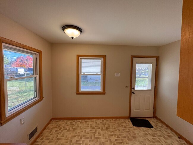 Building Photo - AVAILABLE NOW! Gorgeous, Newly Renovated 5 Bedroom, 2 Bathroom Single Family Home w/Huge Fenced I...