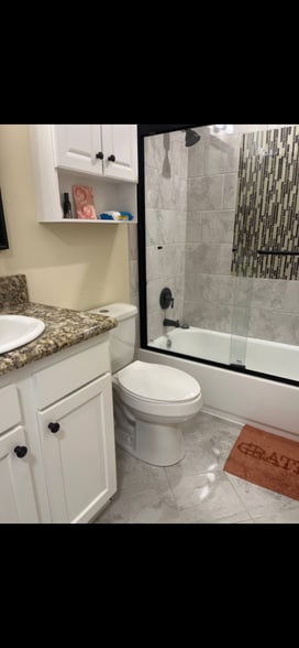 Building Photo - 213 Sutton Way