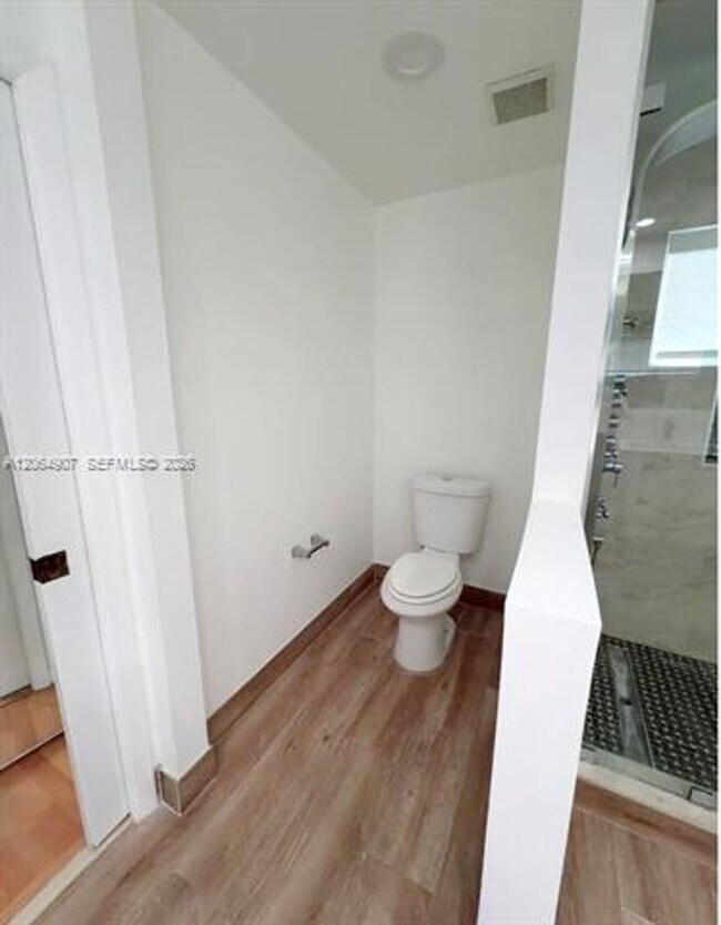 Building Photo - 1064 Cedar Falls Dr