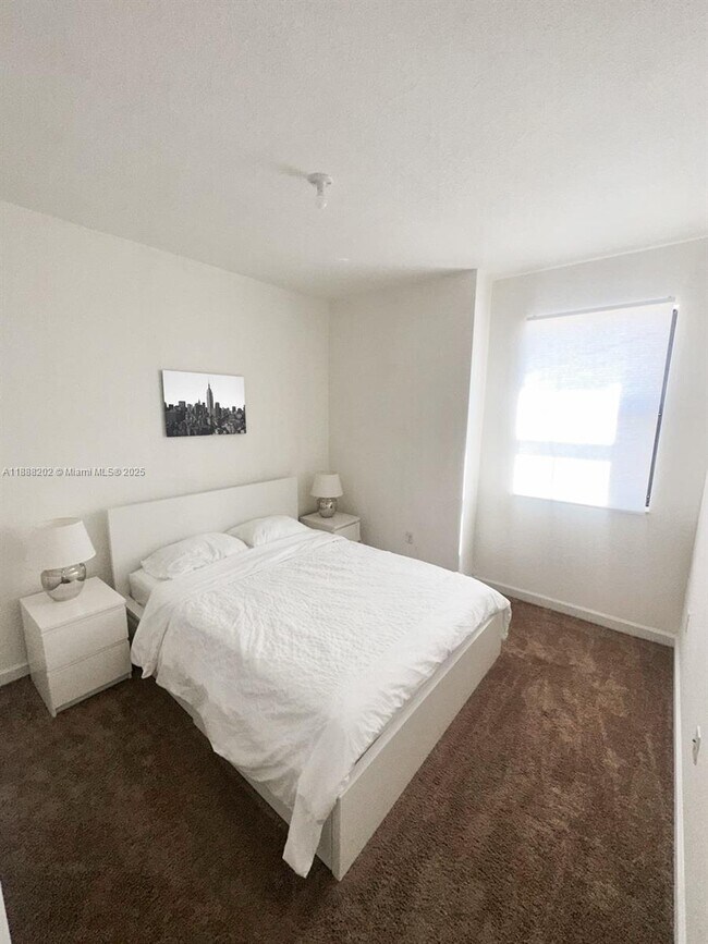 Building Photo - 11958 SW 151 Ave