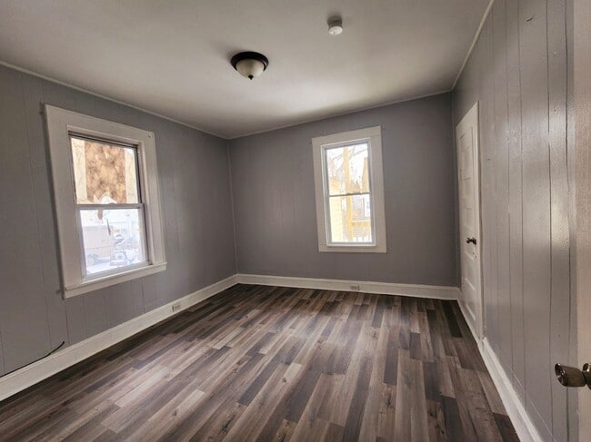 Building Photo - 324 Lenox Ave