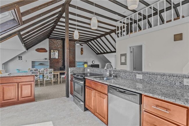 Building Photo - 167 Coggeshall Ave