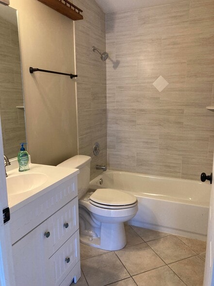 Building Photo - 5232 Raintree Ln