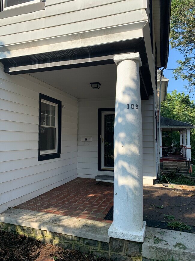 Building Photo - 109 Petrie Ave