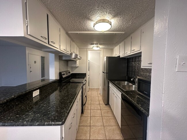 Building Photo - Charming 2-Bed Unit in Dallas! Community p...
