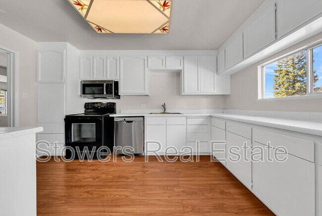 Building Photo - 275 Cameo Dr