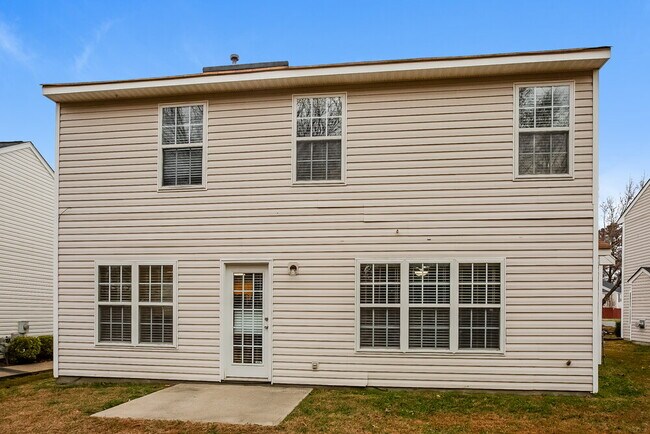 Building Photo - 2112 Highland Park Dr