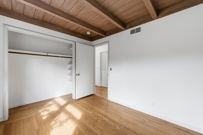 Building Photo - 8 Patricia Pl