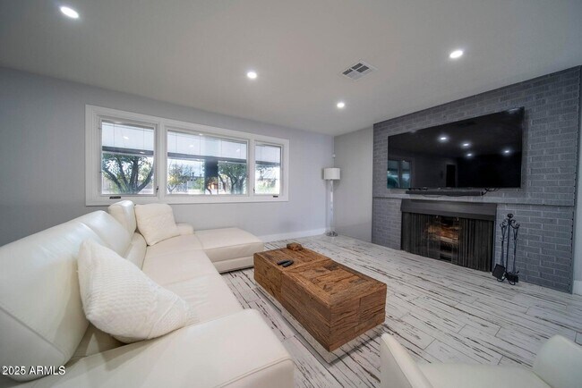 Building Photo - 11470 N 64th St