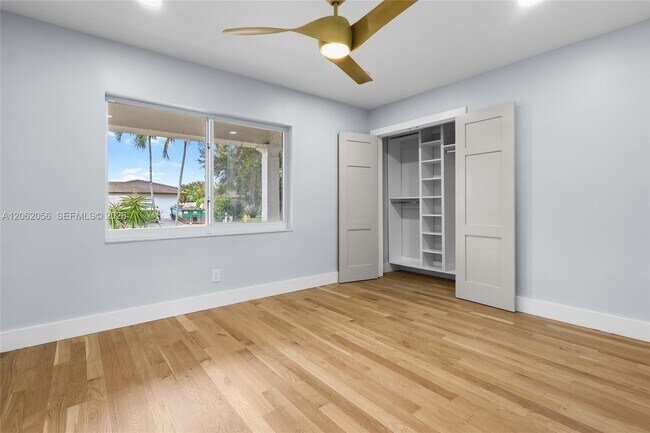 Building Photo - 6000 SW 17th St