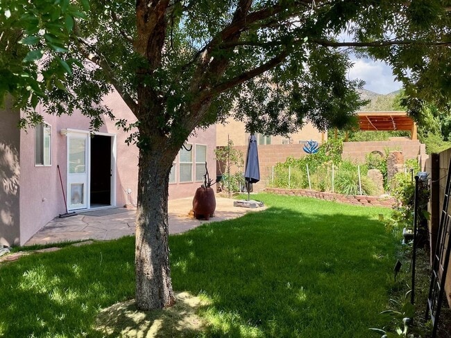 Building Photo - 12408 Mangas Trail NE