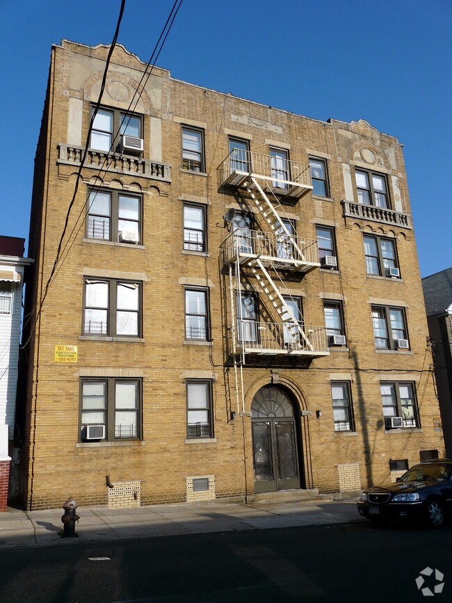 Building - 3035 Radcliff Ave