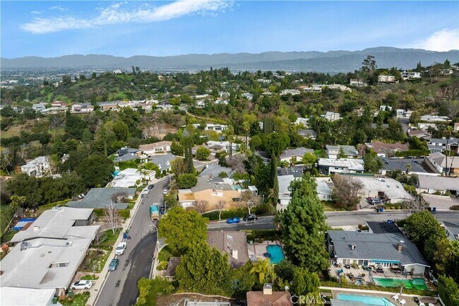 Building Photo - 3150 Dona Maria Dr