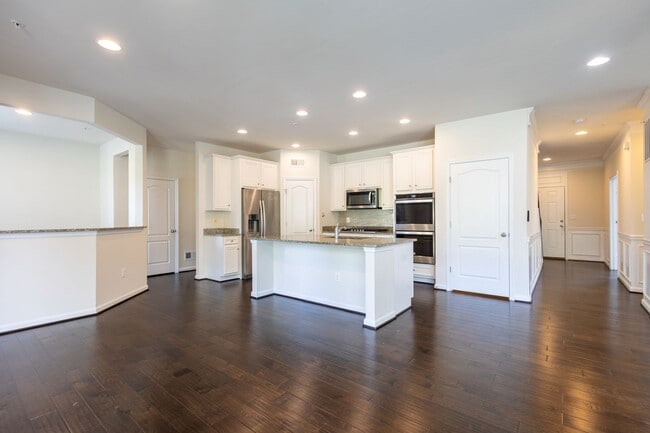 Building Photo - Beautiful 4 BR/3.5 BA Single-Family Home i...