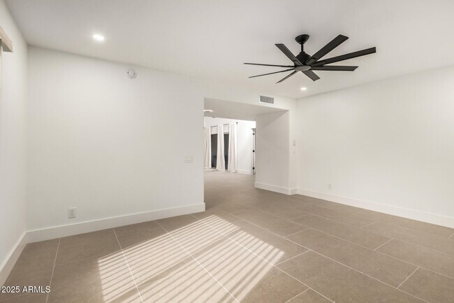 Building Photo - 9470 E Riviera Dr