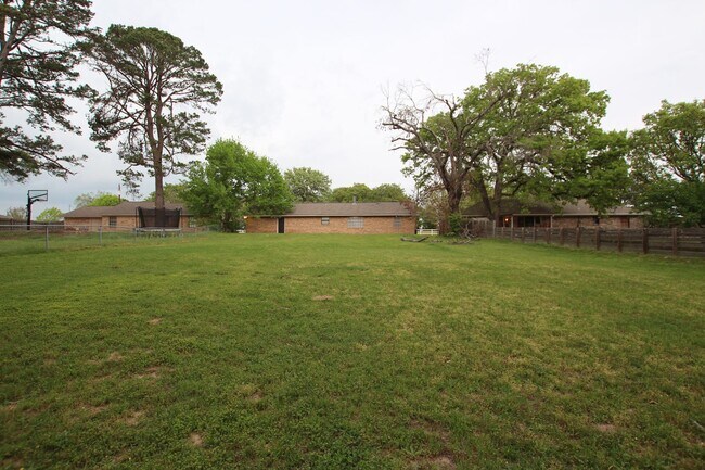 Building Photo - Coming Soon!  Remodeled 3 Bedroom 2 Bath! Large Yard!
