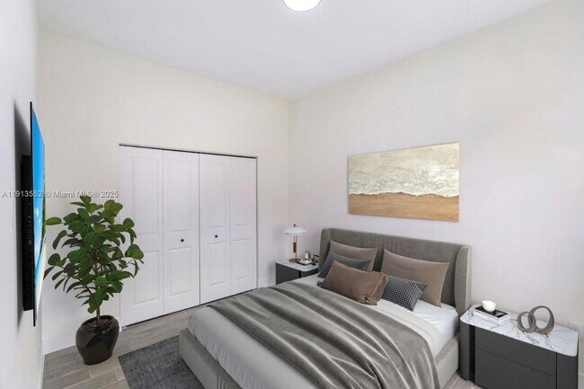 Building Photo - 710 Peacock Ave