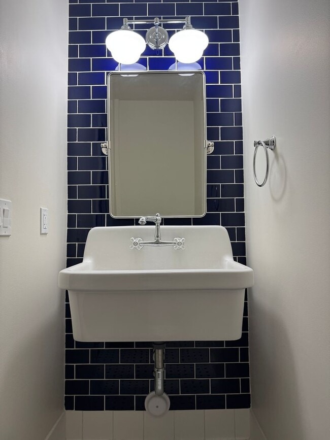 Building Photo - WONDERFUL HISTORIC 5 BED 3 BATH PROPERTY WITH CARRIAGE HOUSE