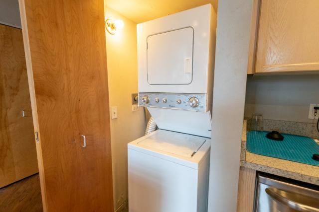 Building Photo - 2 bedroom in CHICAGO IL 60647