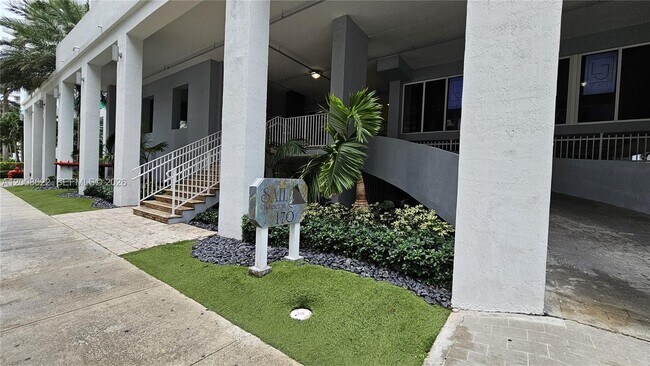 Building Photo - 170 SE 14th St