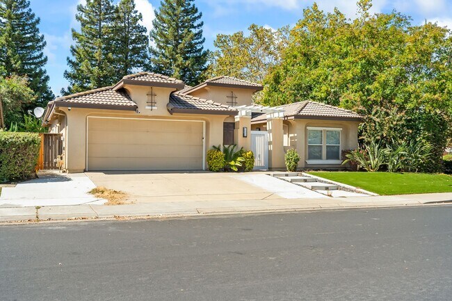 Building Photo - 10000 Shana Way