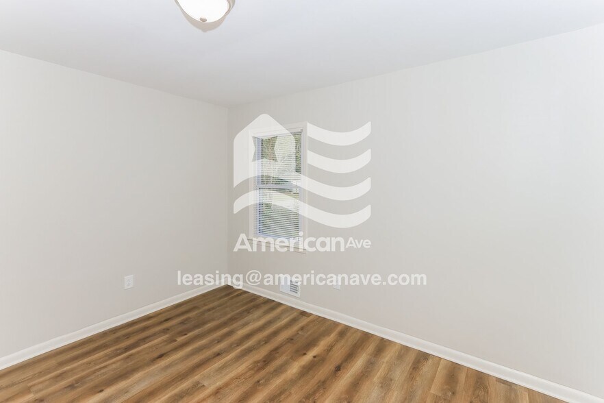 Building Photo - 1570 Engle Dr