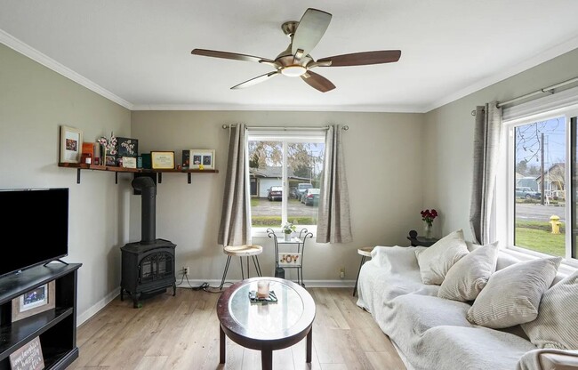 Building Photo - 836 Eldin Ave SE