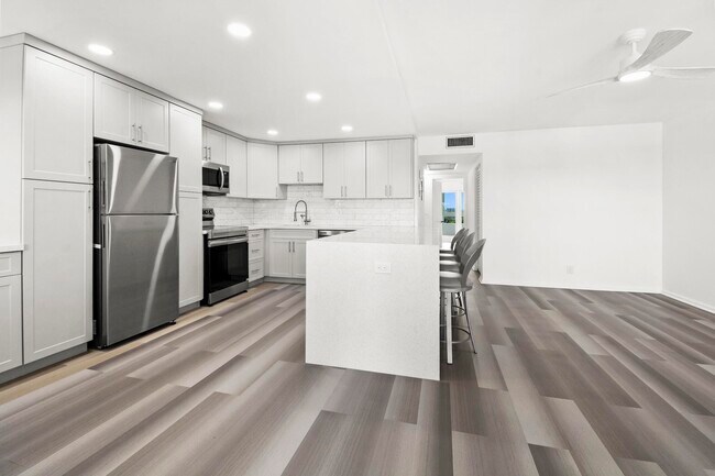 Building Photo - 4047 Lincoln A