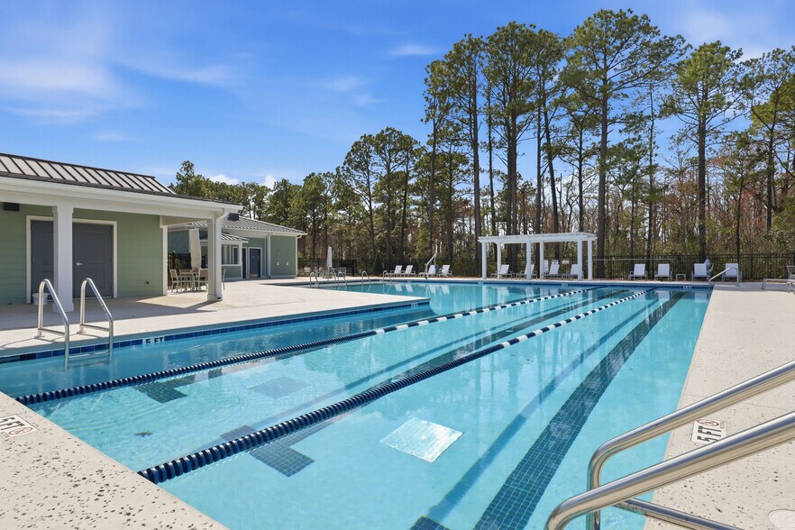 Building Photo - 4744 Siddons Dr