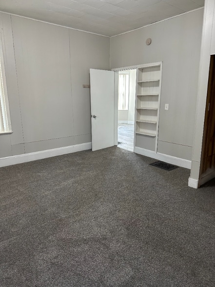 Building Photo - 1018 8th St S