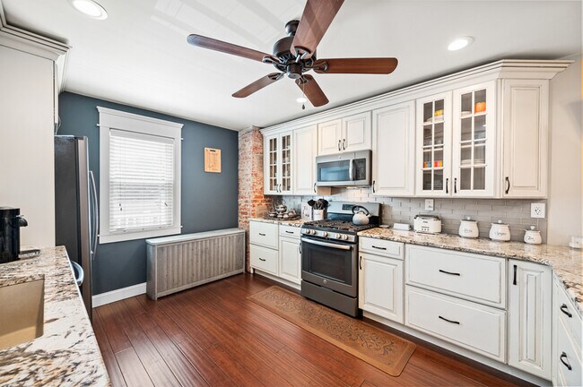 Building Photo - 631 Edmond St