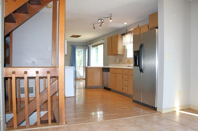 Building Photo - 3130 Castlebrook Ave