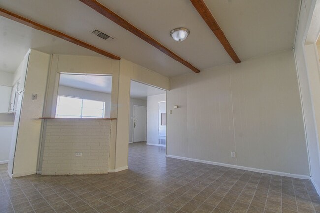 Building Photo - ********Move In Special- 1 Month Free off 1st FULL MONTH********