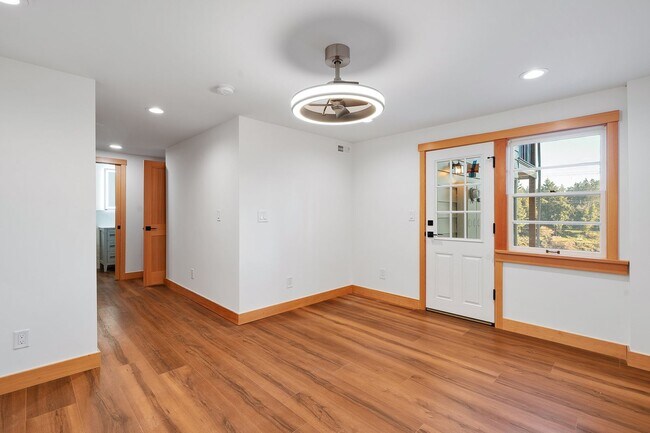 Building Photo - Lake Oswego Four Bedroom Home with View of...
