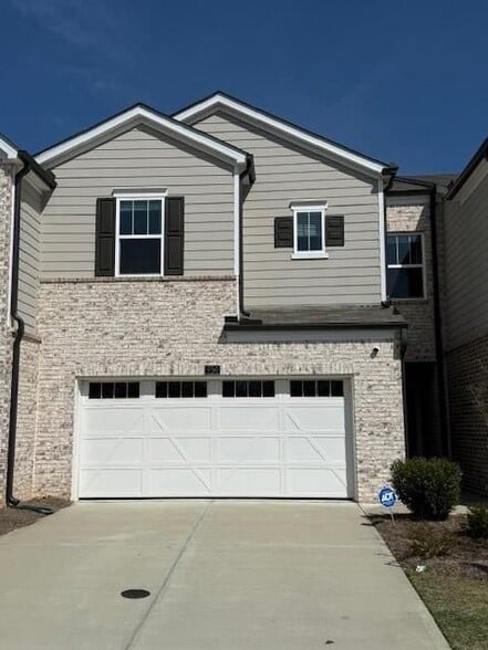 Primary Photo - 950 Sunny Lk Dr