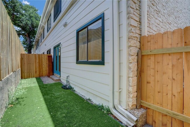 Building Photo - 1610 Waterston Ave