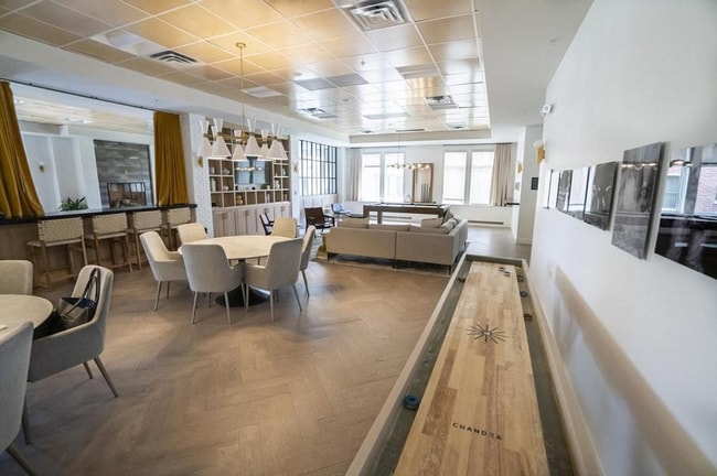 Building Photo - Updated One Bedroom Condo at The Peloton. ...