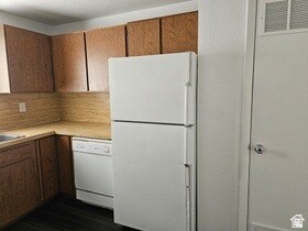 Building Photo - 215 N 400 W