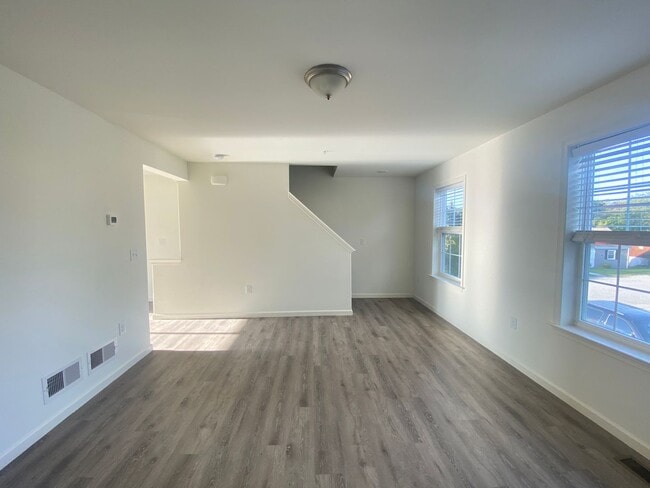 Building Photo - Beautiful 3 Bedroom, 2.5 Bath Townhome in Dallastown Schools!