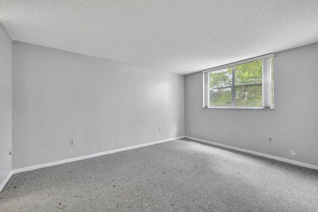 Building Photo - 9300 Lime Bay Blvd